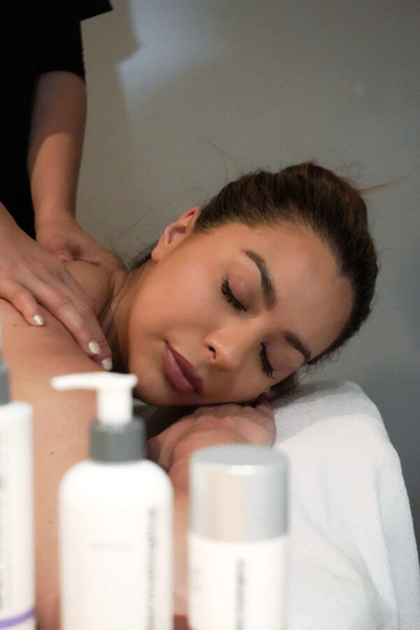 Absolute-Hydration Facial